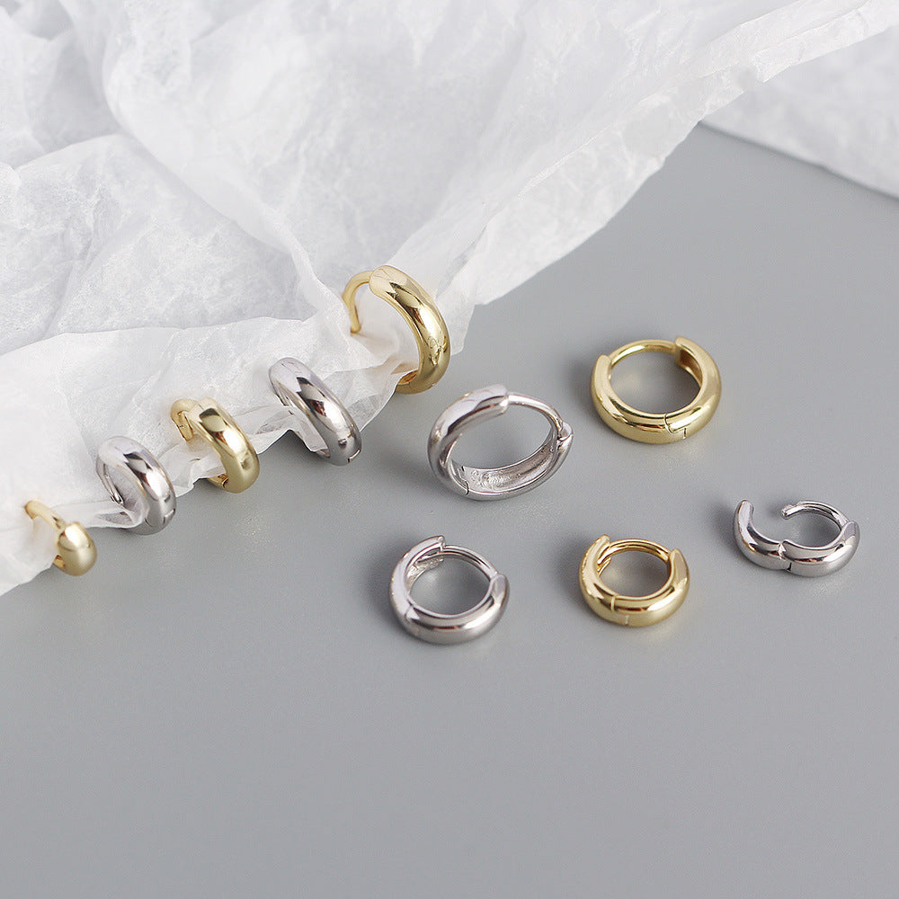 Set of gold and silver hoop earrings 