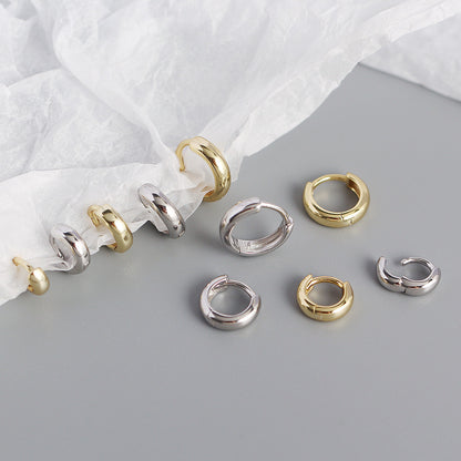 Set of gold and silver hoop earrings 