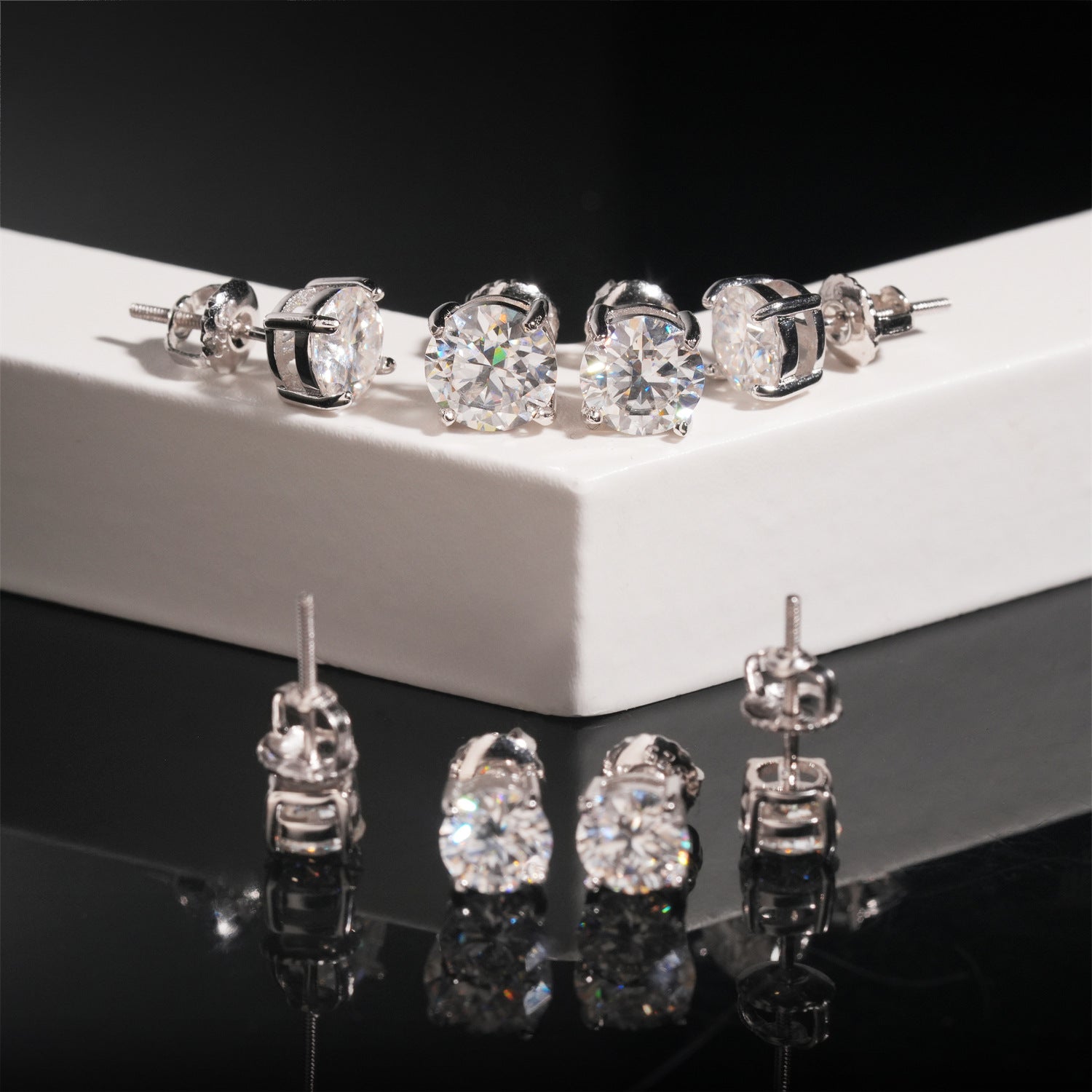 VVS MOISSANITE STUD EARRINGS (ALL SIZES)