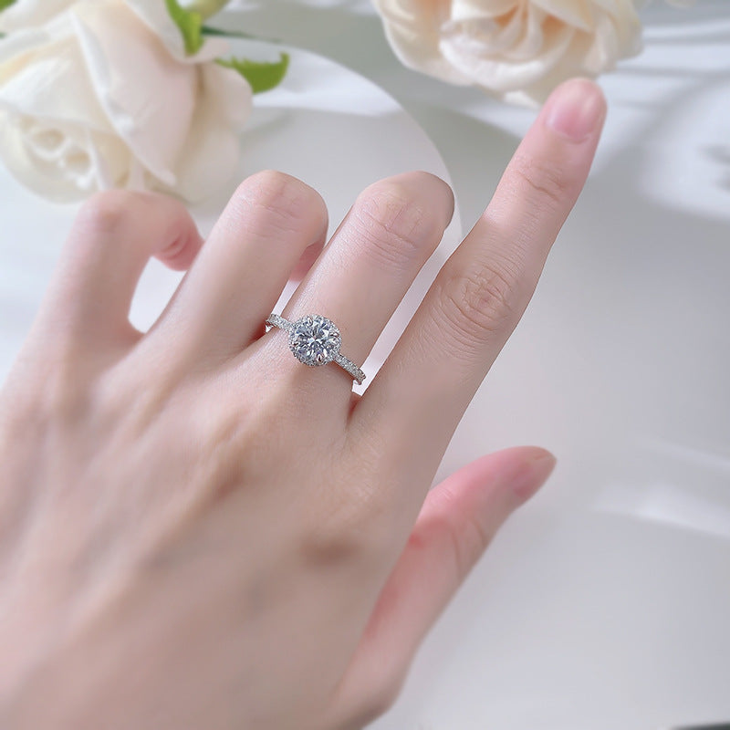 Round Cut Halo Diamond Ring. Sterling Silver 925